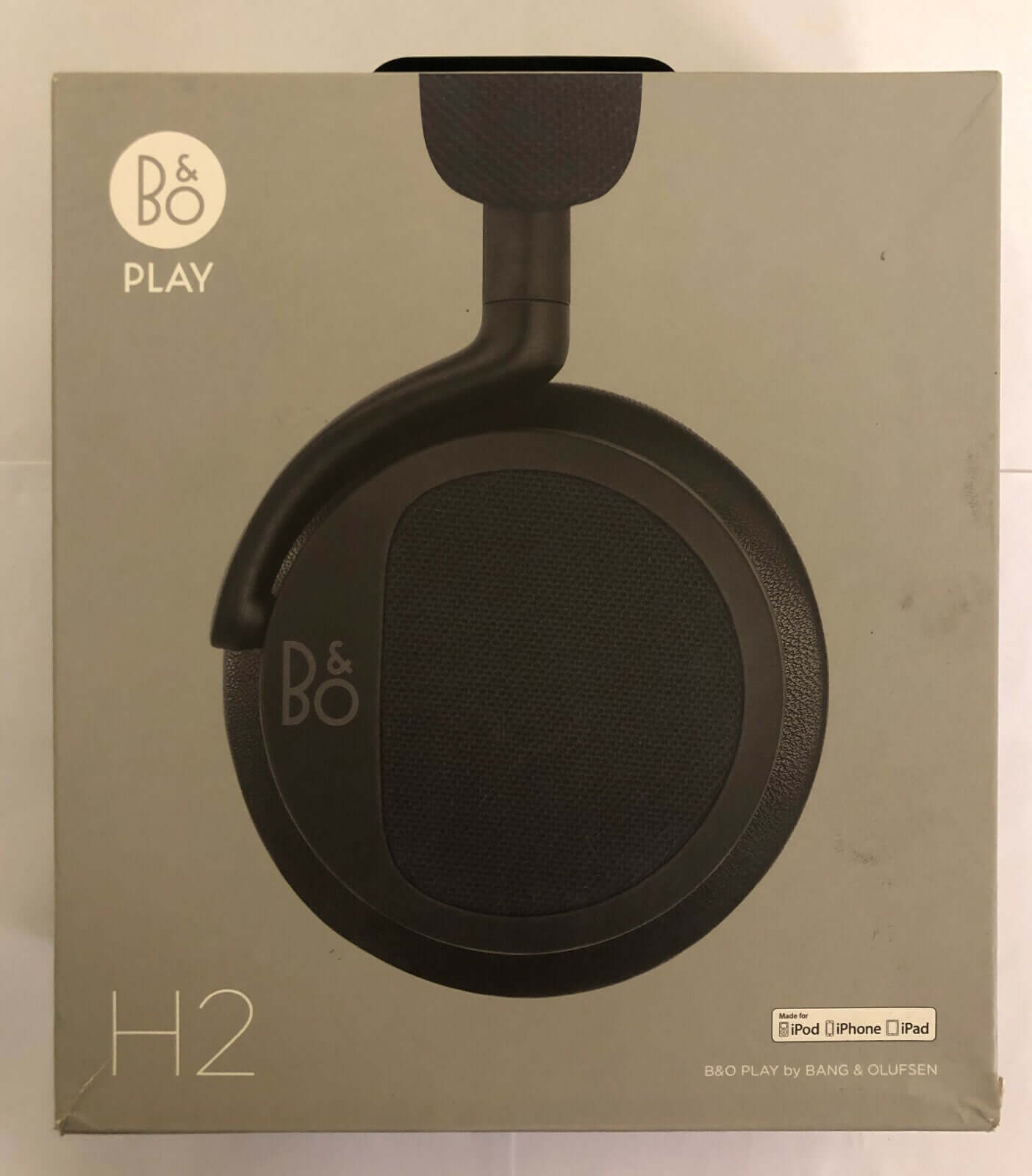 BANG & OLUFSEN BEOPLAY H2 ON-EAR HEADPHONES WITH MIC REMOTE CARBON BLUE packaging image.