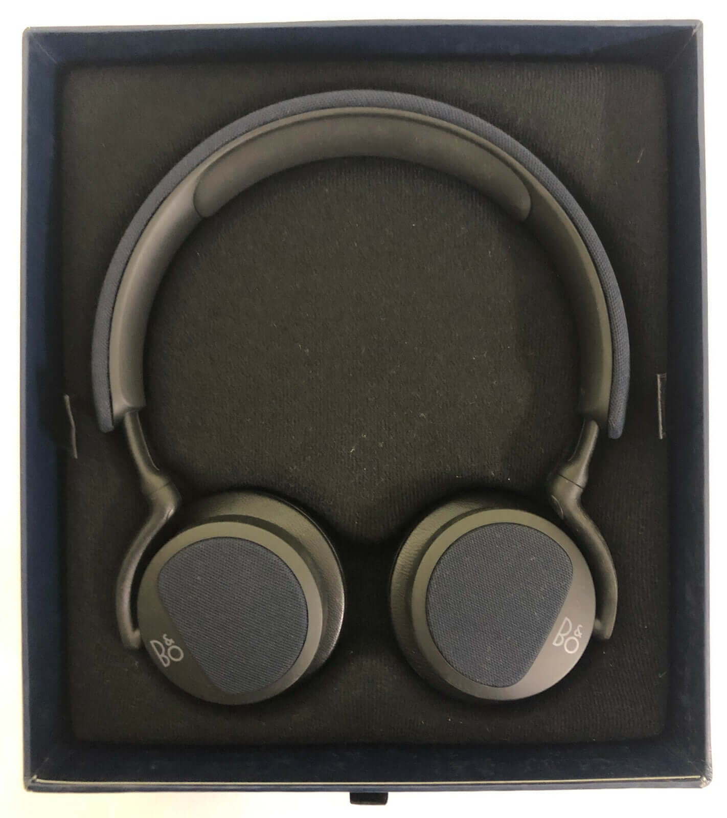 BANG & OLUFSEN BEOPLAY H2 ON-EAR HEADPHONES WITH MIC REMOTE CARBON BLUE in black box.